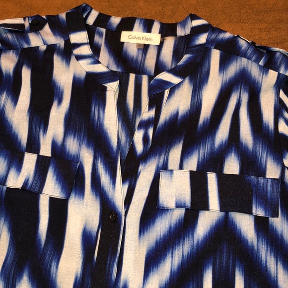 Calvin Klein Lightweight Abstract Blue Top Shirt M - Picture 4 of 12